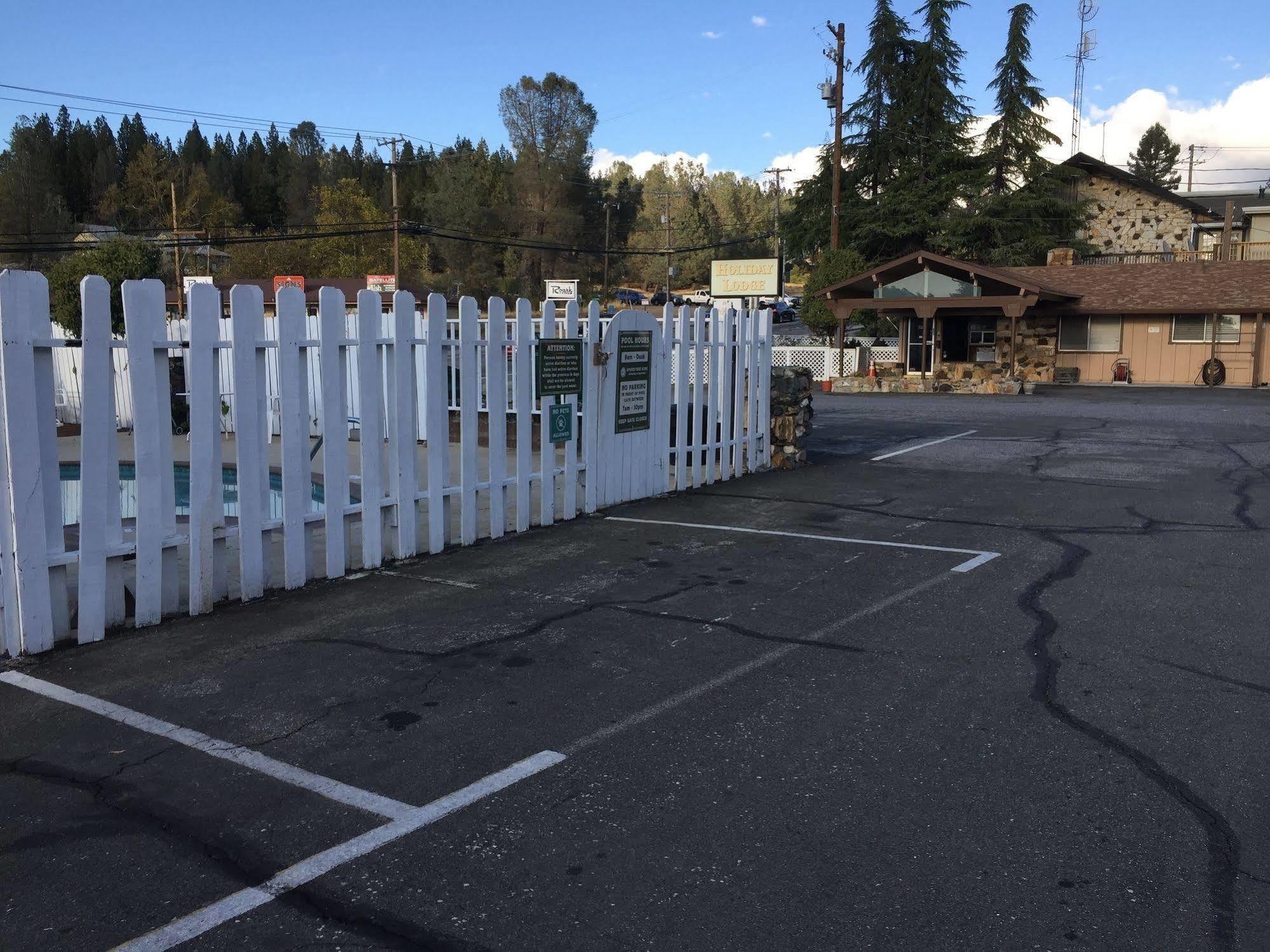 Holiday Lodge Grass Valley Exterior photo